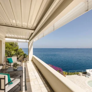 Cove Crest – Seafront Estate